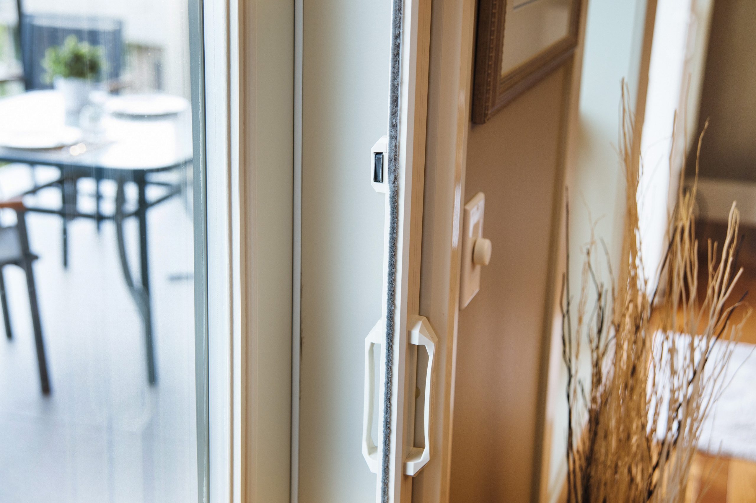 Close up of Phantom screen door opening with magnet closure