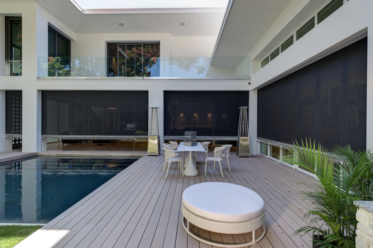 The New American Home 2012 - Orlando, FL - screened in pool & patio area with Phantom Screens 